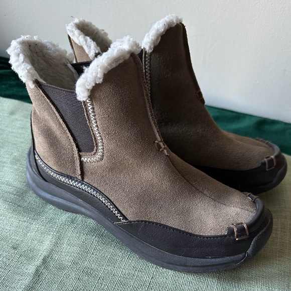 New Landsend ankle slip on shearling lined boots - Picture 1 of 10